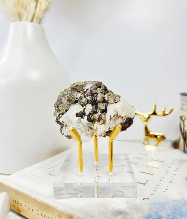 水晶共生黃鐵礦