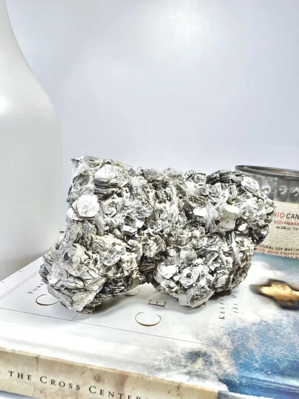 片狀結構雲母礦石